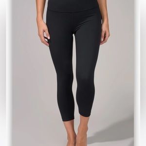 Yogalicious Size XS Lux 21” Capri (grey blue)